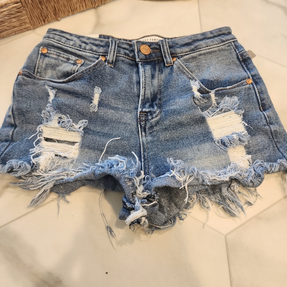 Almost famous, womens size 3, CUTEST fringed distressed denim short shortsπ©· - Picture 2 of 13